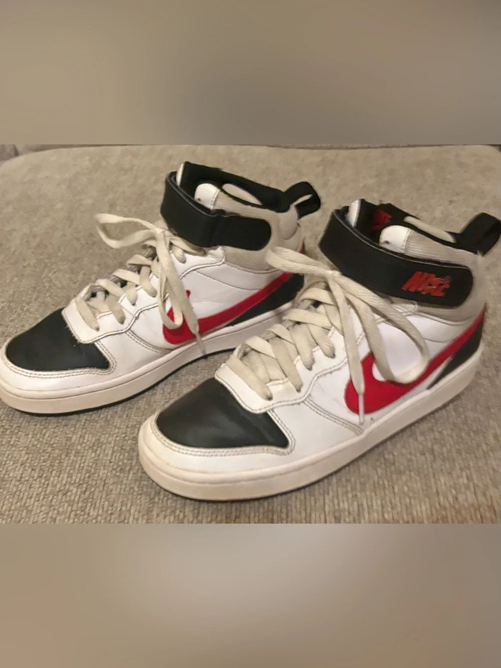 Kids Nike High-Top Sneakers size 6 Red Black & White